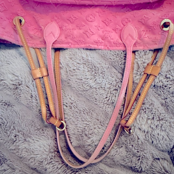 Louis Vuitton Monogram Neverfull in Rose Denim. - Picture 12 of 13